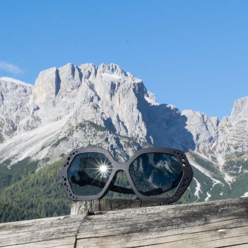 Occhiali da sole sostenibili e artigianali
